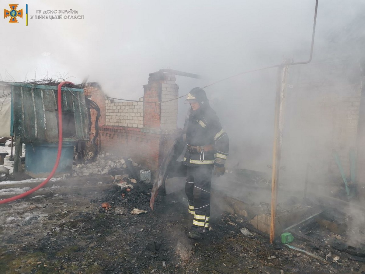 У Турбівській громаді гасили пожежу в приватному будинку