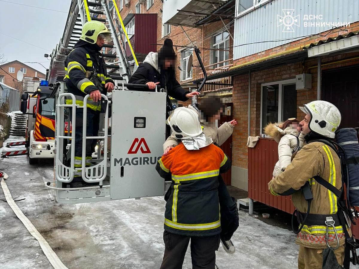 У Вінниці на вул. Павла Корнелюка ліквідували пожежу в п’ятиповерхівці