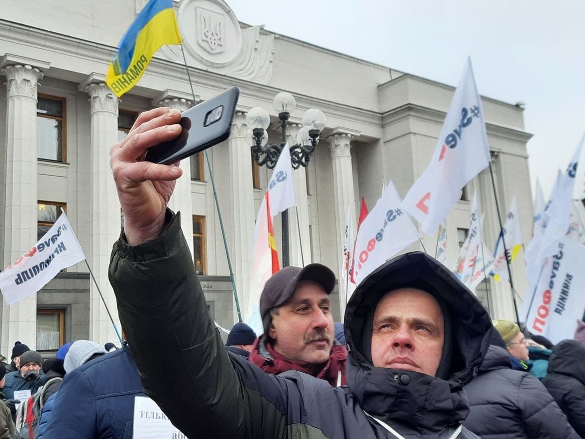 Вінницькі ФОПи мітингують обмежень з працевлаштування. З ними - айтішники