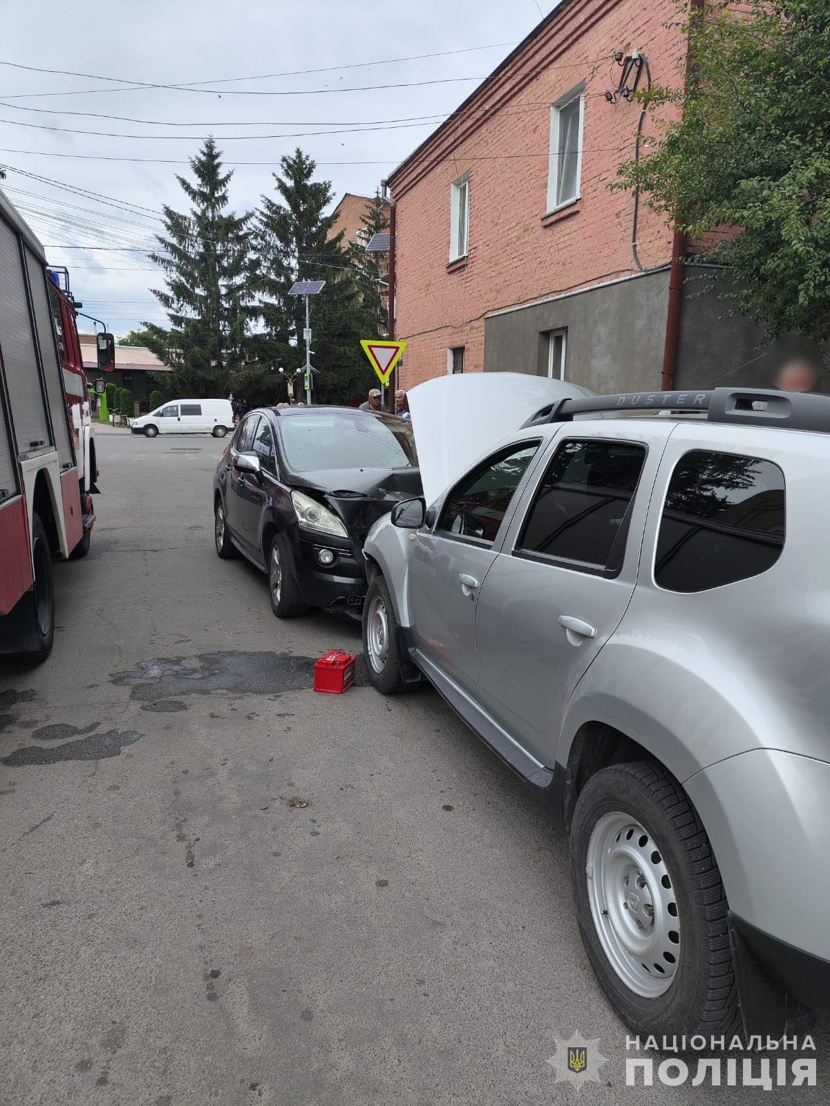 У Бару непритомний пенсіонер ледь не згорів у власному авто