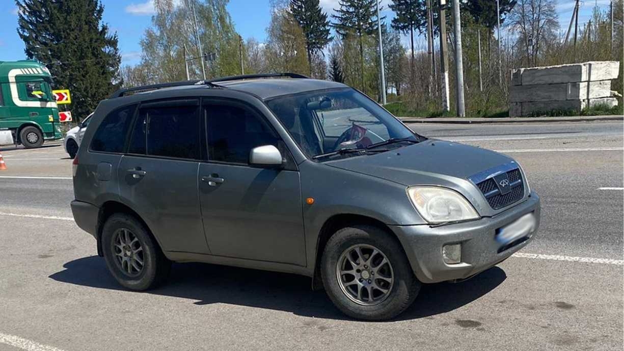 Нервовий водій і повна сумка гранат: на трасі у Вінницькій області зупинили небезпечне авто