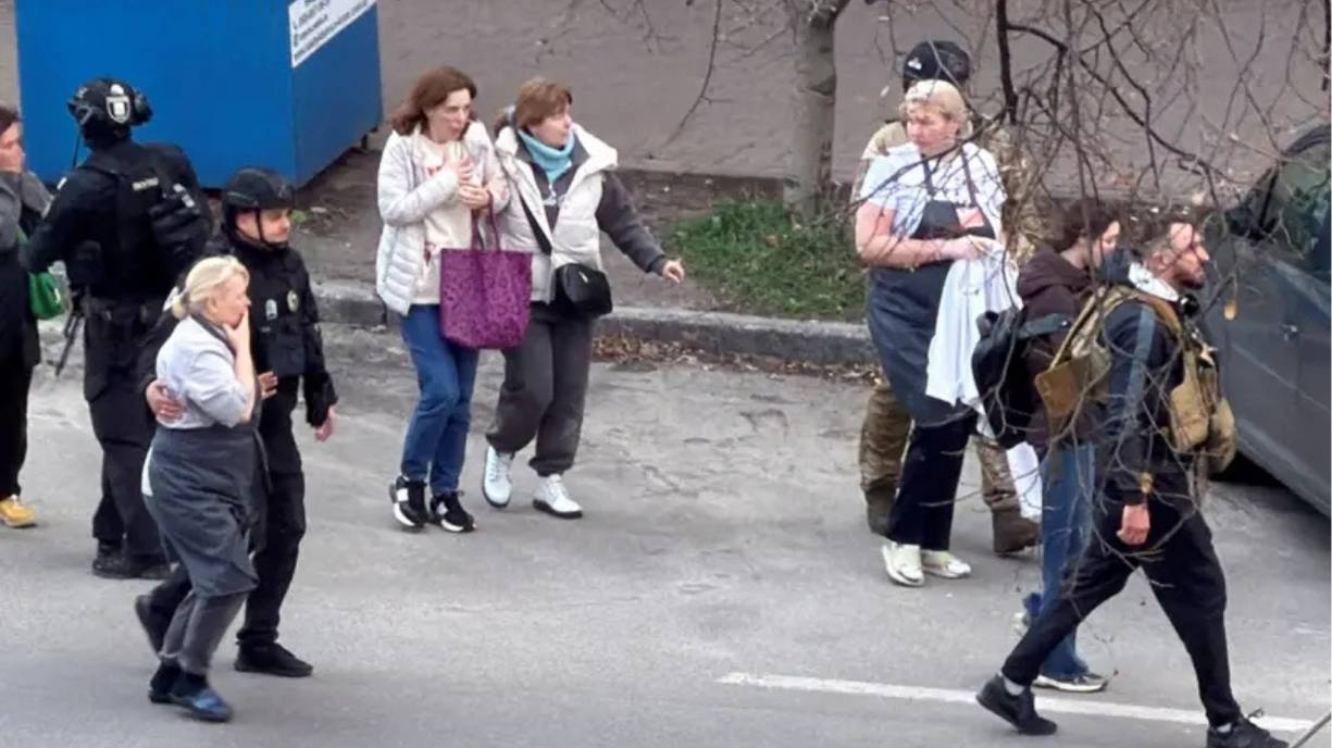 Уродженець Москви розстрілював киян просто на вулиці: нападника вбили правоохоронці