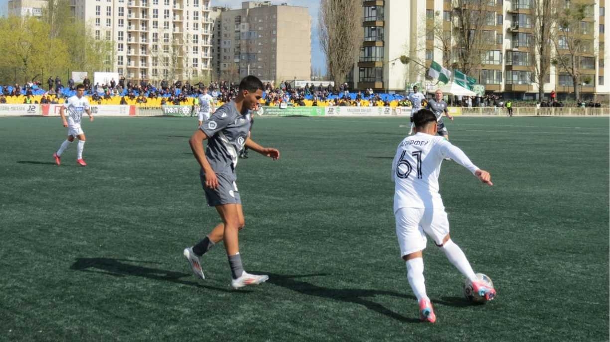 Вінницька «Нива» ледь не збила з ніг лідера цьогорічного футбольного чемпіонату