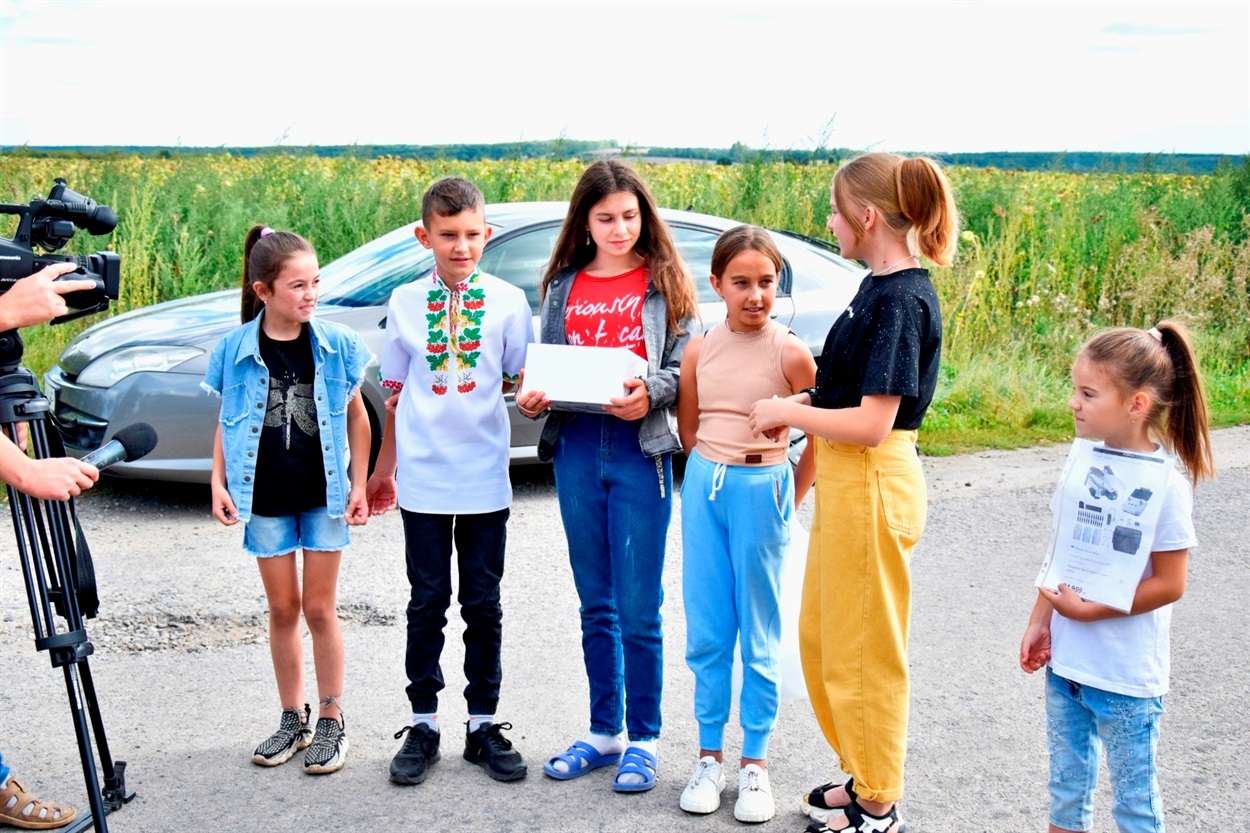 Діти з села у Жмеринському районі заробили на квадрокоптер для ЗСУ