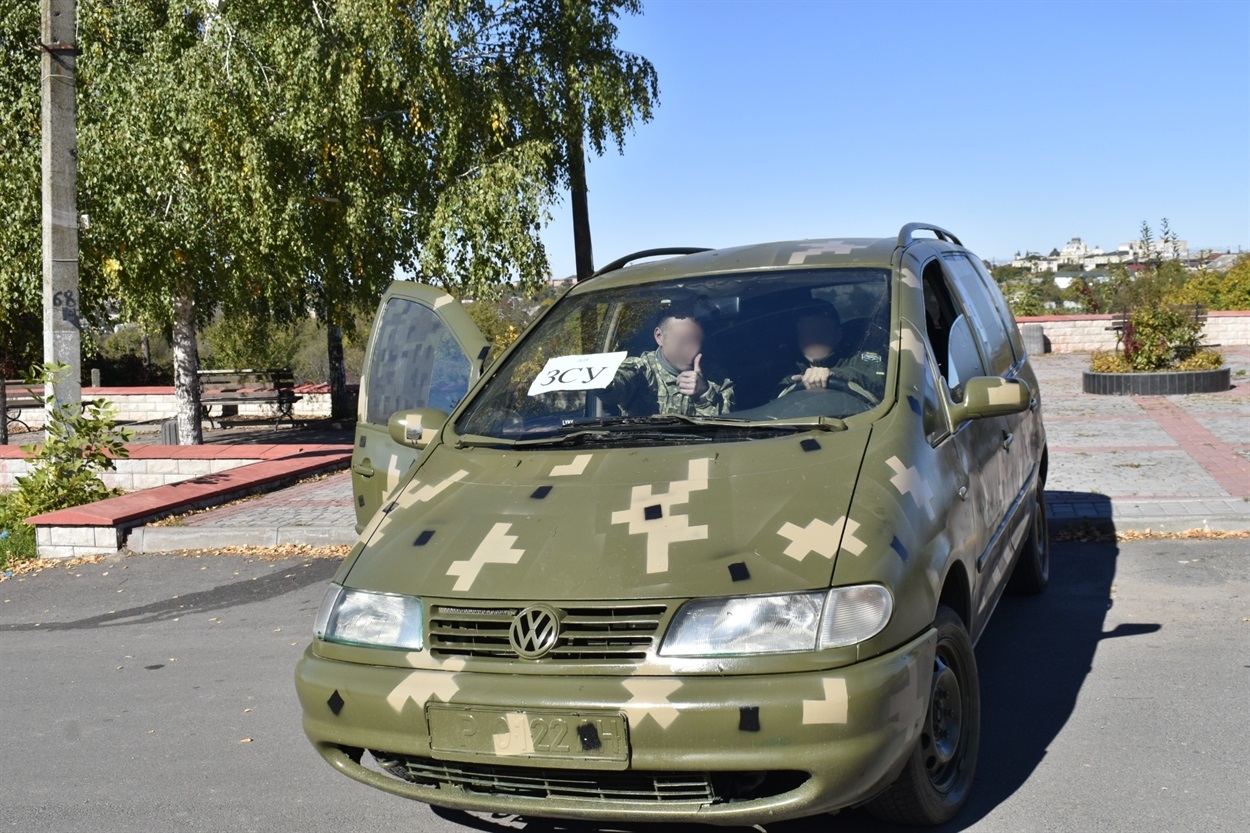 Жмеринчани придбали авто для захисників - долучилися й дітки-волонтери