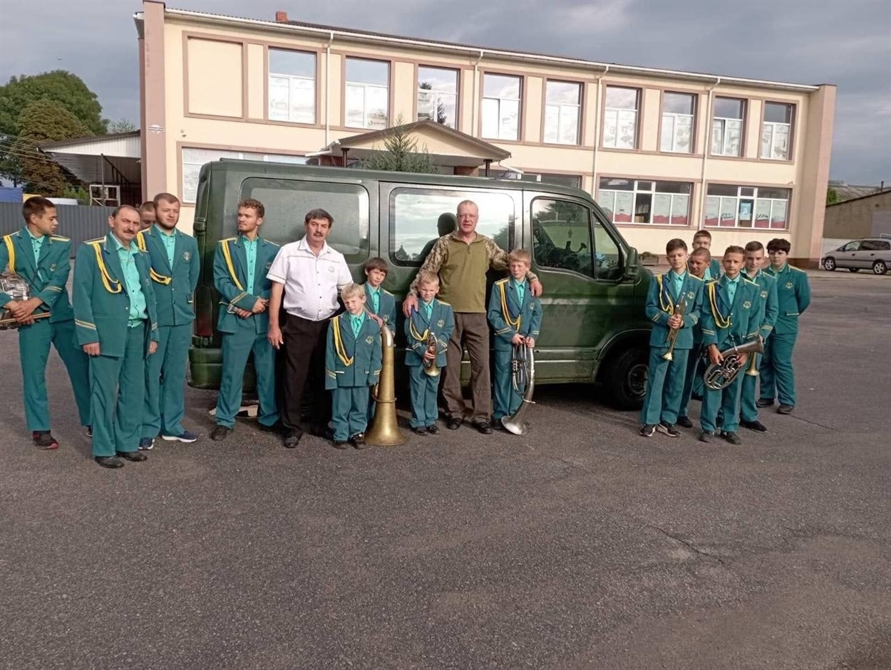 На ній повинні грати сім'я загиблого Героя зі Жмеринки подарувала валторну дитячому оркестру