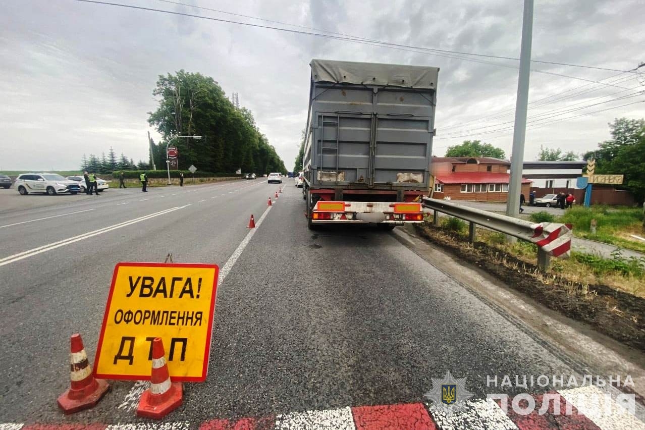 Під Вінницею п'яний водій автобуса в'їхав у вантажівку - постраждали 11 пасажирів