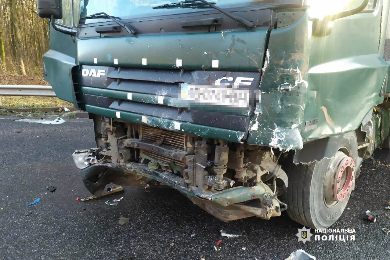 У Гайсинському районі водій "ВАЗу" влетів у DAF - двоє людей загинули