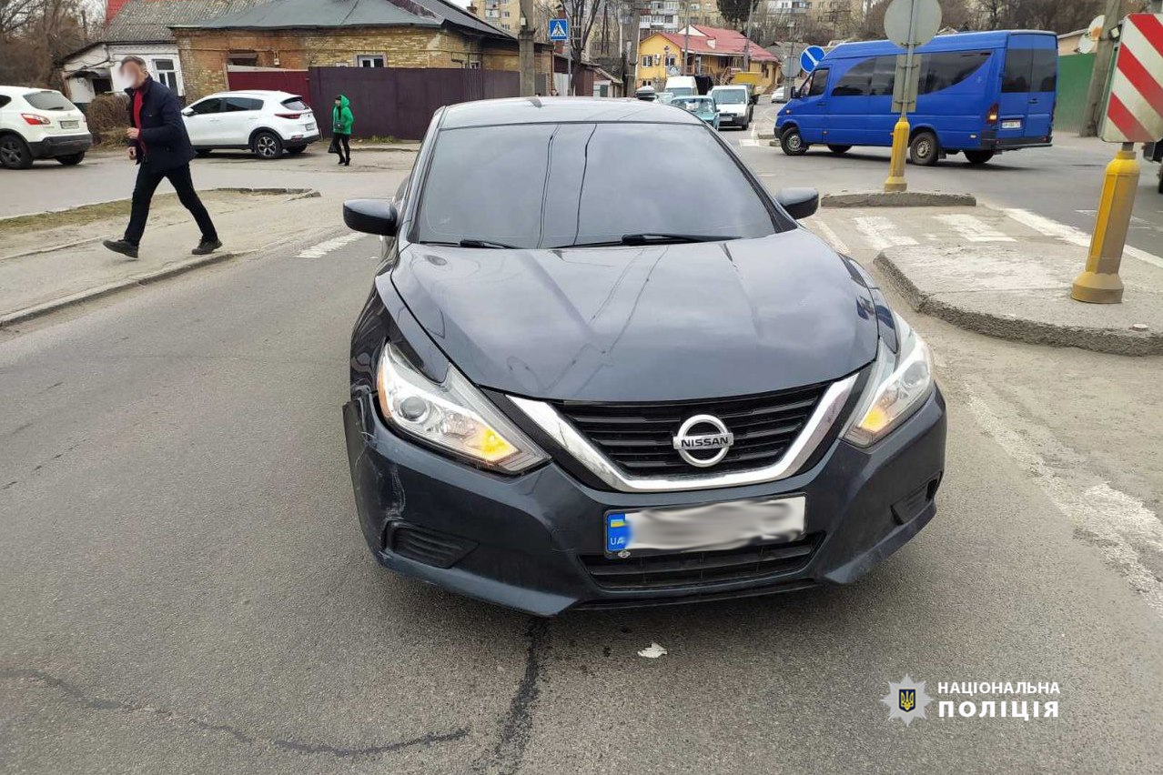 У Вінниці водій Nissan збив жінку з дитиною - хлопчик в лікарні