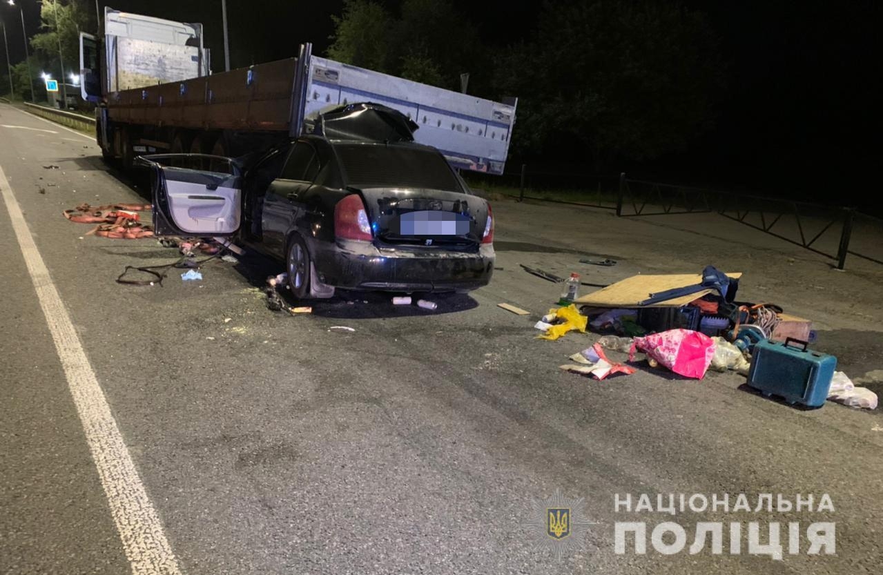 У лікарні помер 26-річний водій Hyundaі, який в’їхав у вантажівку у Вінницькому районі