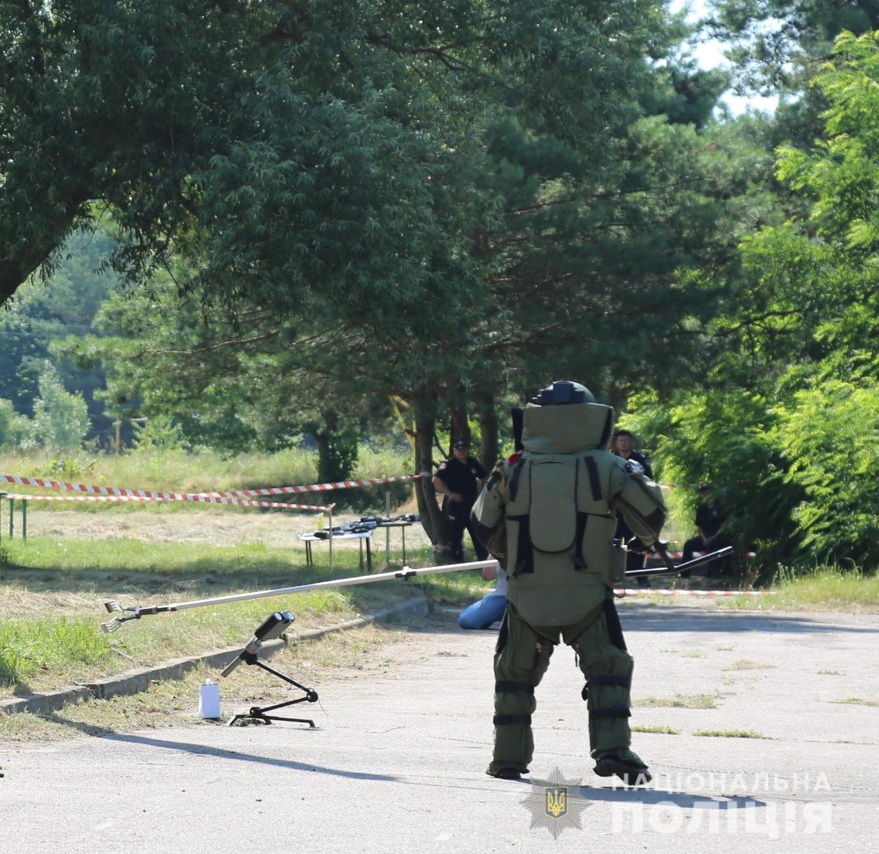 Вінницькі поліцейські влаштували для дітей спортивне свято  