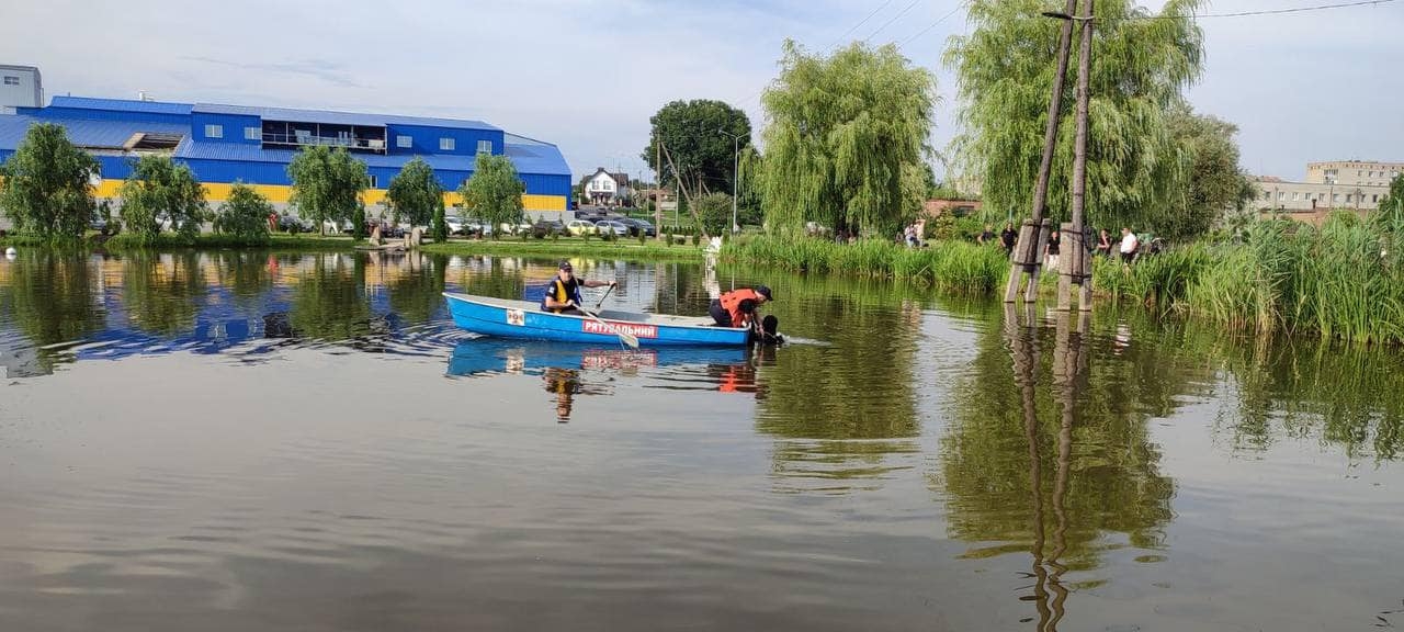 У Хмільнику на території центрального парку в річці втопився хлопчик