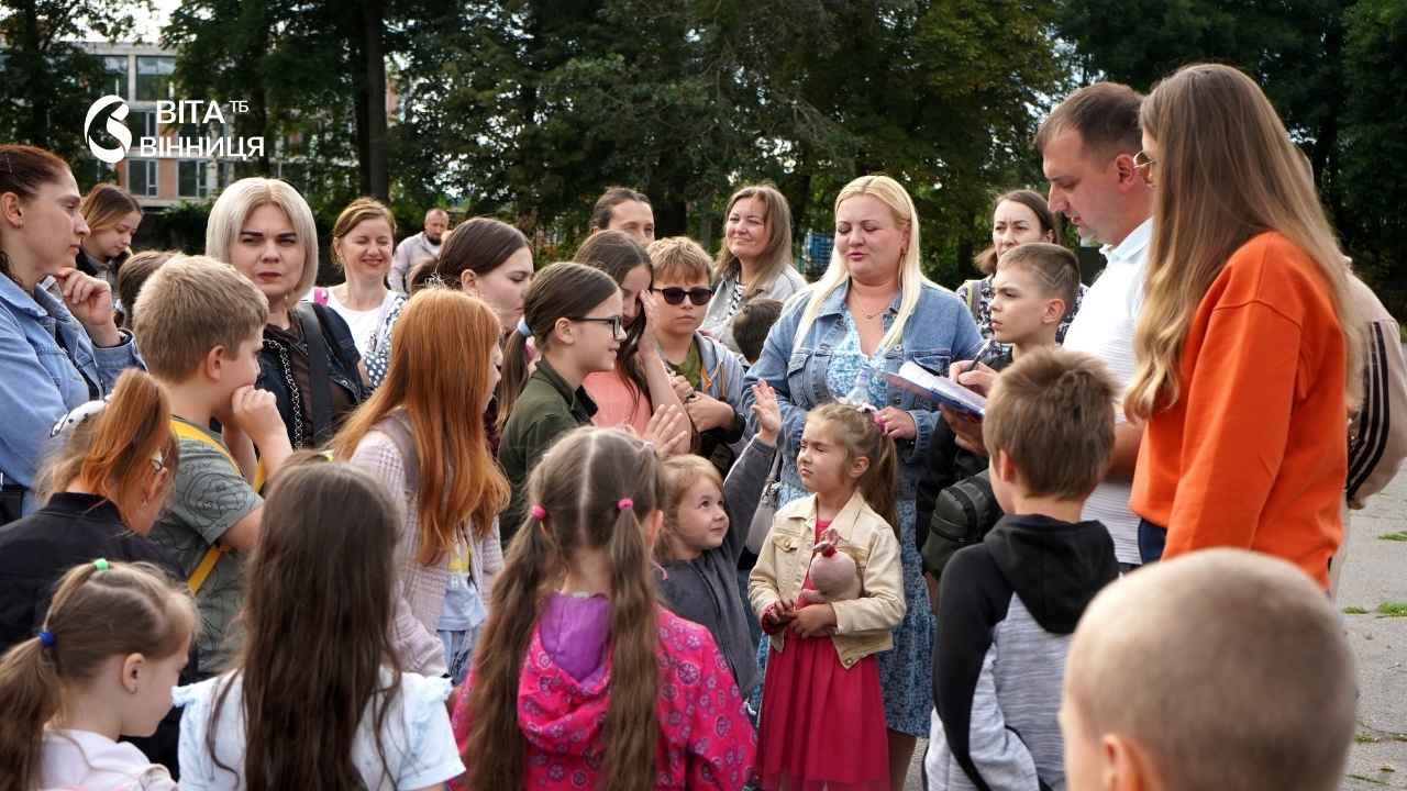 «Діти мають право на дитинство»: у Вінниці для малечі влаштували благодійний похід у цирк