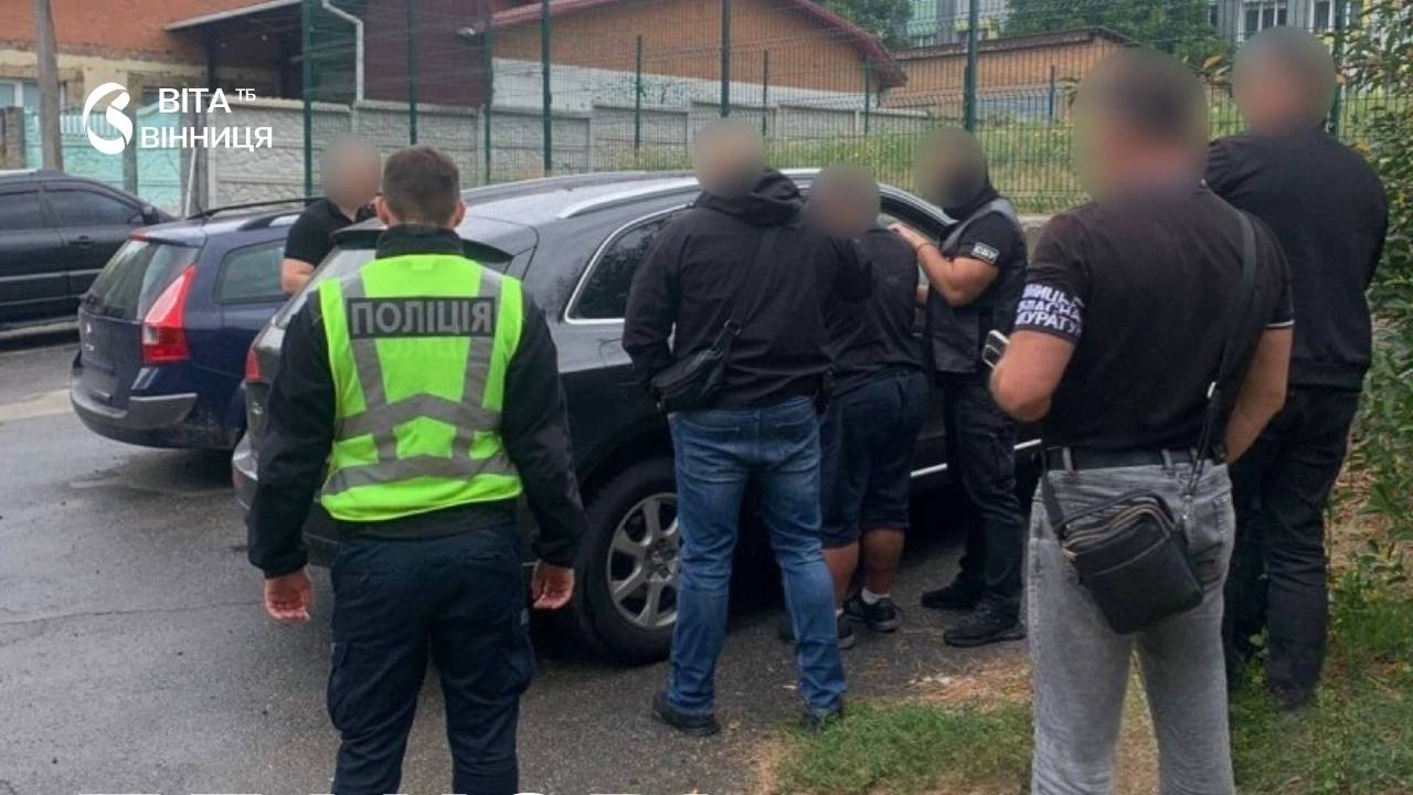 «Клієнта» ховали в салоні авто: у Вінниці розкрили схему переправлення через кордон