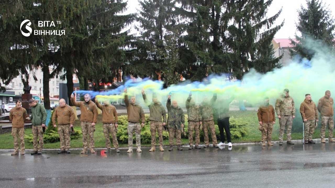 «Скорик» і «Кінолог»: калинівчани колоною автомобілів вшанували двох полеглих захисників