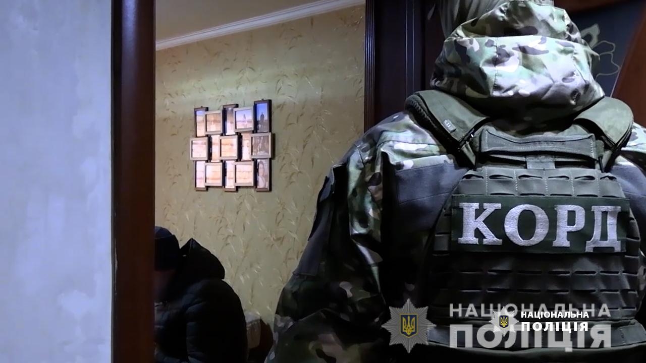 У Бершаді озброєні чоловіки вкрали з магазину більше двох кілограмів ювелірних виробів