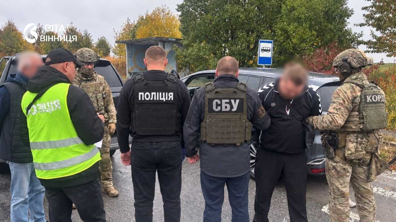 10 000 $ за «послуги»: на Вінниччині військового підозрюють в організації незаконного виїзду чоловіків за кордон