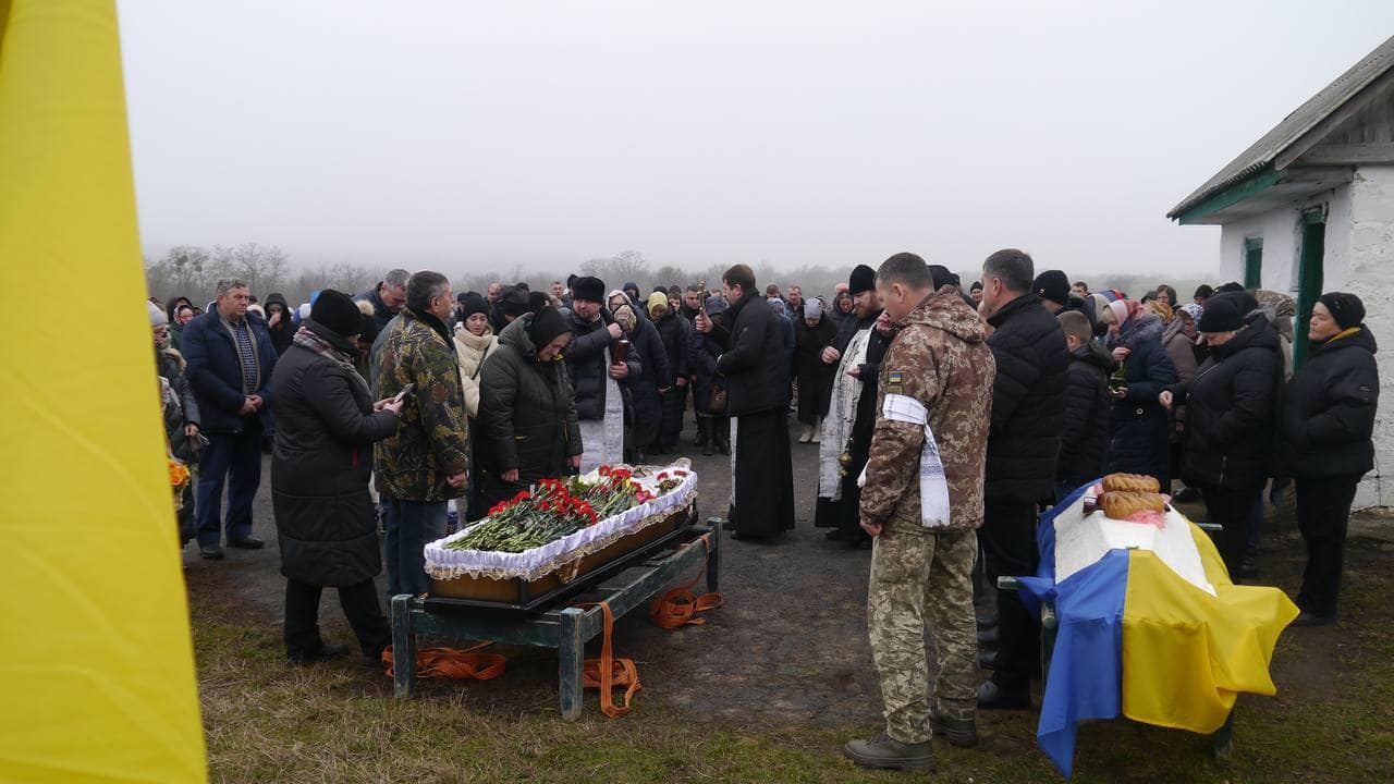У Бершадській громаді попрощались з добровольцем, який загинув на Донеччині