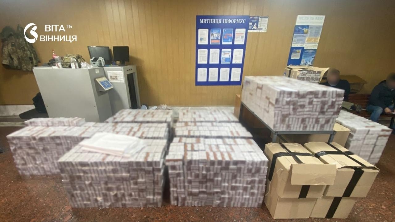 Вага не збіглася з документами: як у вантажівці виявили сховок із тютюновими виробами