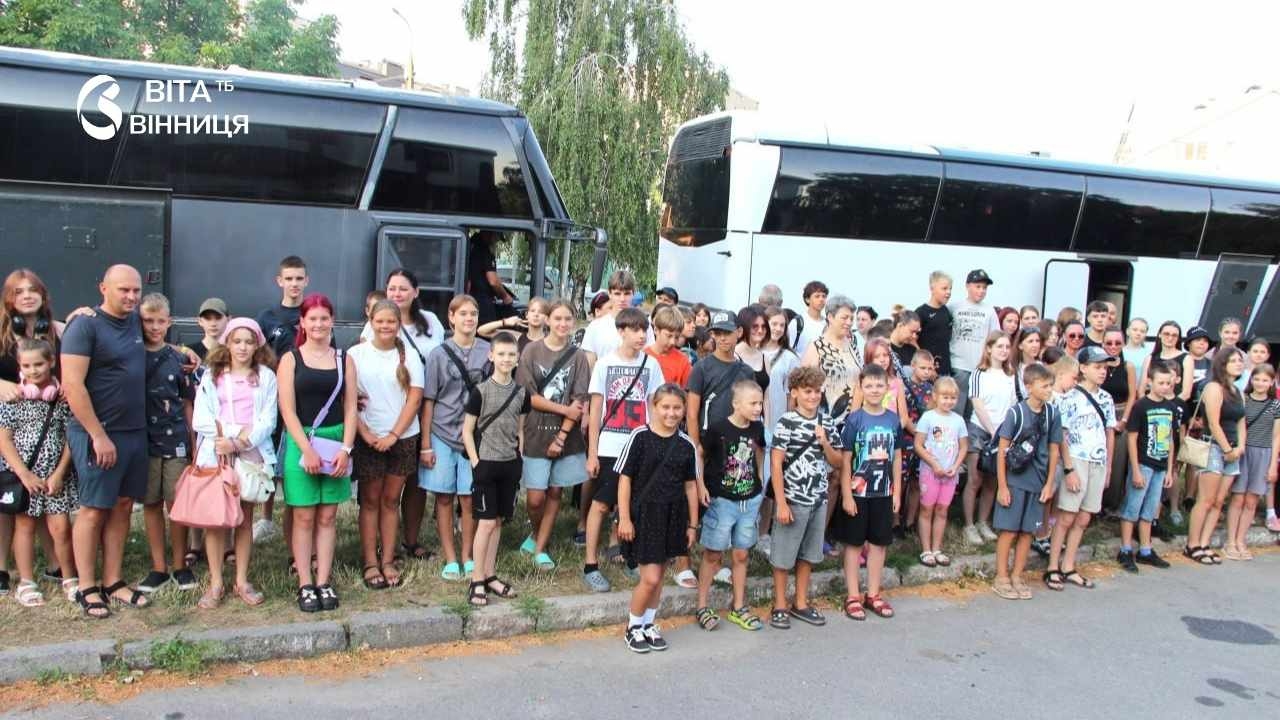 80 дітей переселенців з Вінниччини вирушили на оздоровлення до Львівщини