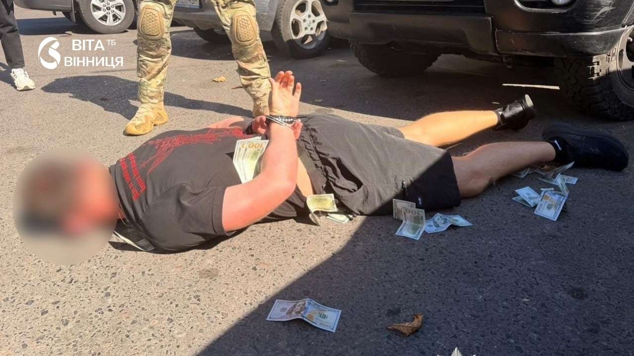 Автомати, гранати й кілограм вибухівки: на Вінниччині затримали трьох торговців зброєю