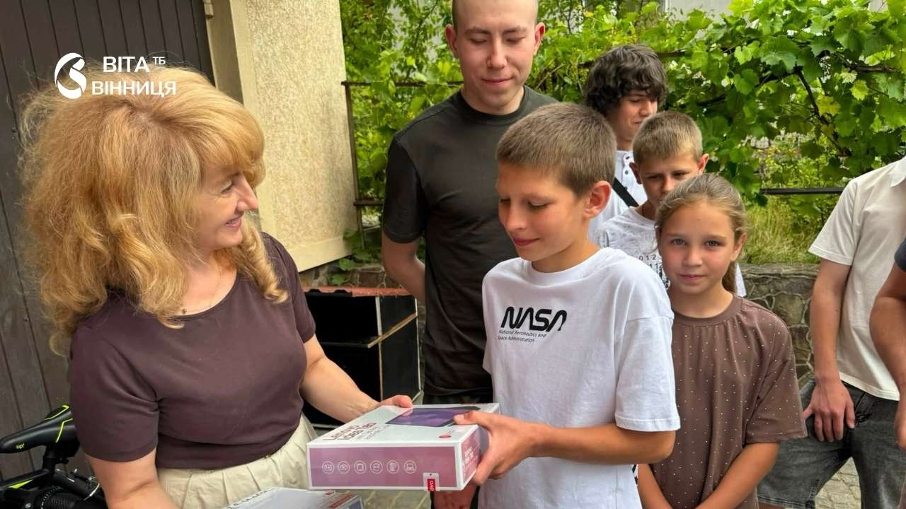 Благодійна фундація передала техніку багатодітній родині на Жмеринщині