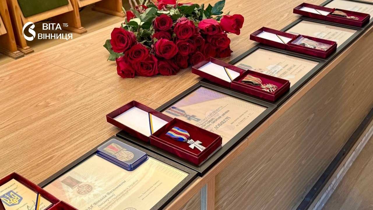 Державні нагороди полеглих захисників у коробочках