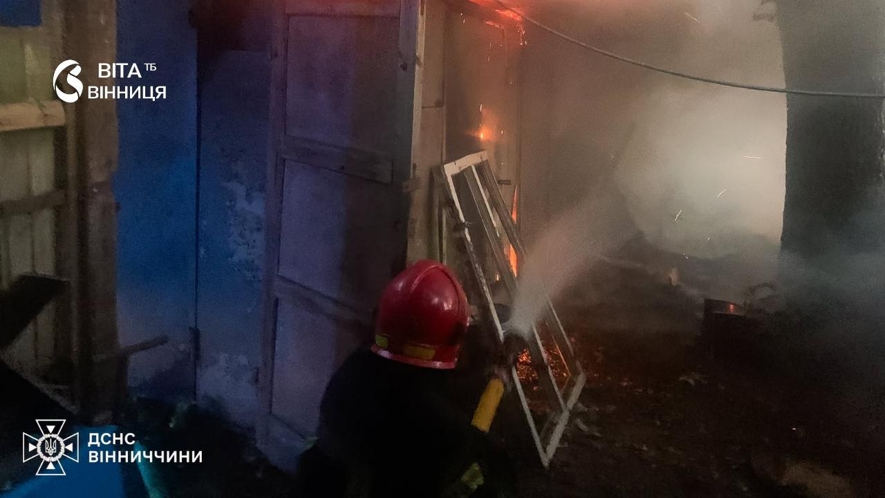 Дев'ять пожеж за добу на Вінниччині: горіли поля, веранда та гараж з дровами