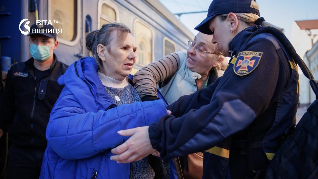 До Вінниці прибув евакуаційний потяг із Харківщини: 10 людей знайшли прихисток