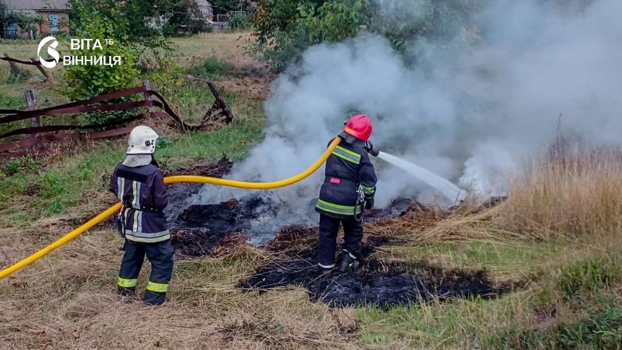 Дві пожежі за добу через недбалість: у Райгороді та Северинівці горіли відкриті території