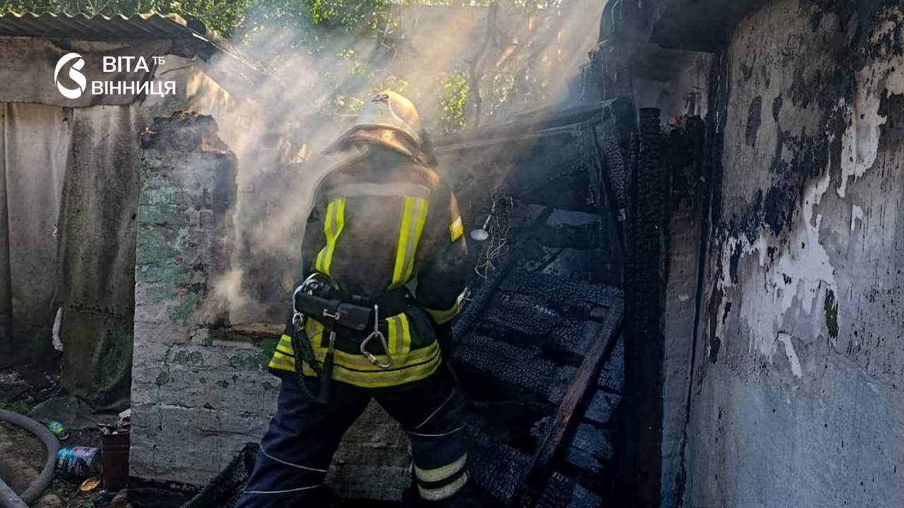 Дві вантажівки та легковик загорілися на Вінниччині за добу