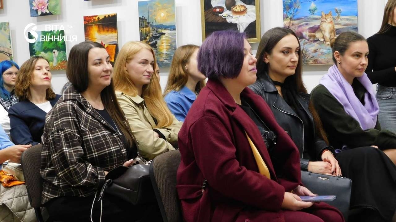 Учасники презентації книги в музеї Коцюбинського у Вінниці слухають розмову про покоління шістдесятників