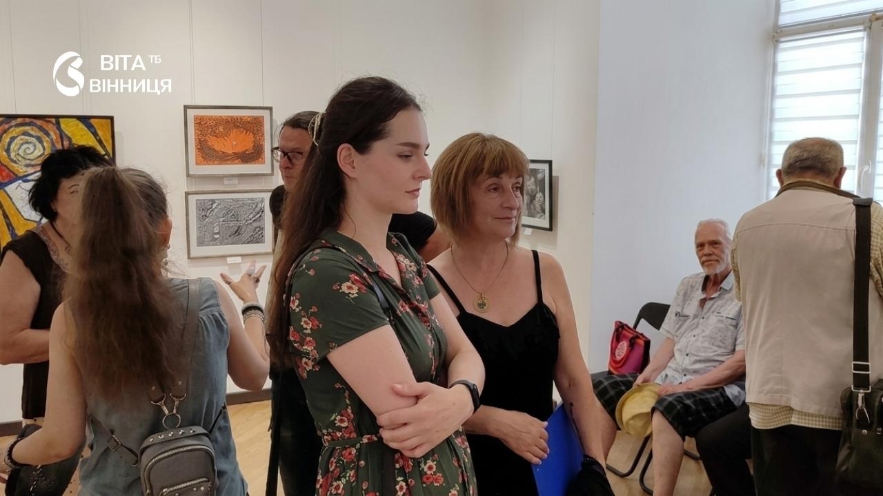 Гелева ручка як мистецький інструмент: у Вінниці відкрили виставку «Всесвіт графіки»