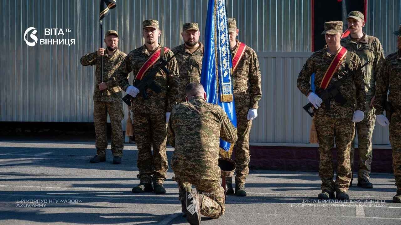 Герой України полковник Мироненко попрощався з Бойовим Прапором вінницької «Червоної Калини»