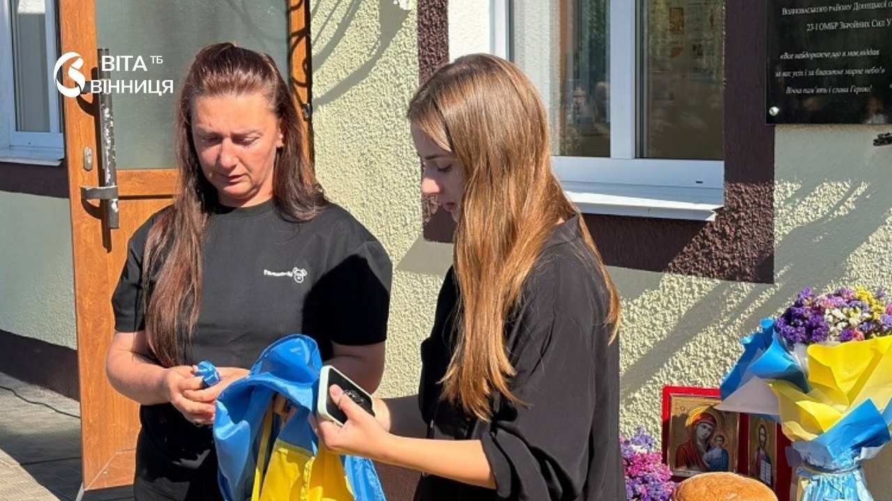 Гімназія не забуде випускника: у Калинівці відкрили пам'ятну дошку на честь захисника
