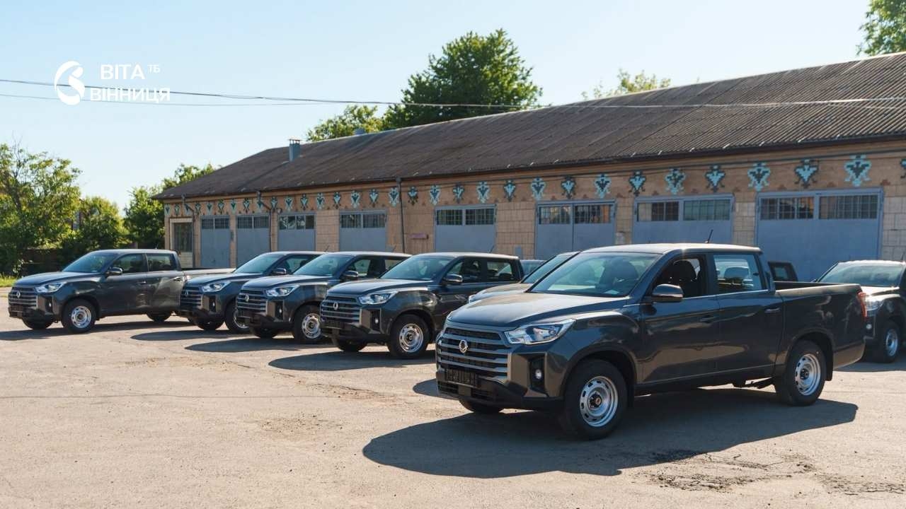 Гуманітарний штаб передав ще 11 позашляховиків підрозділам на лінії фронту
