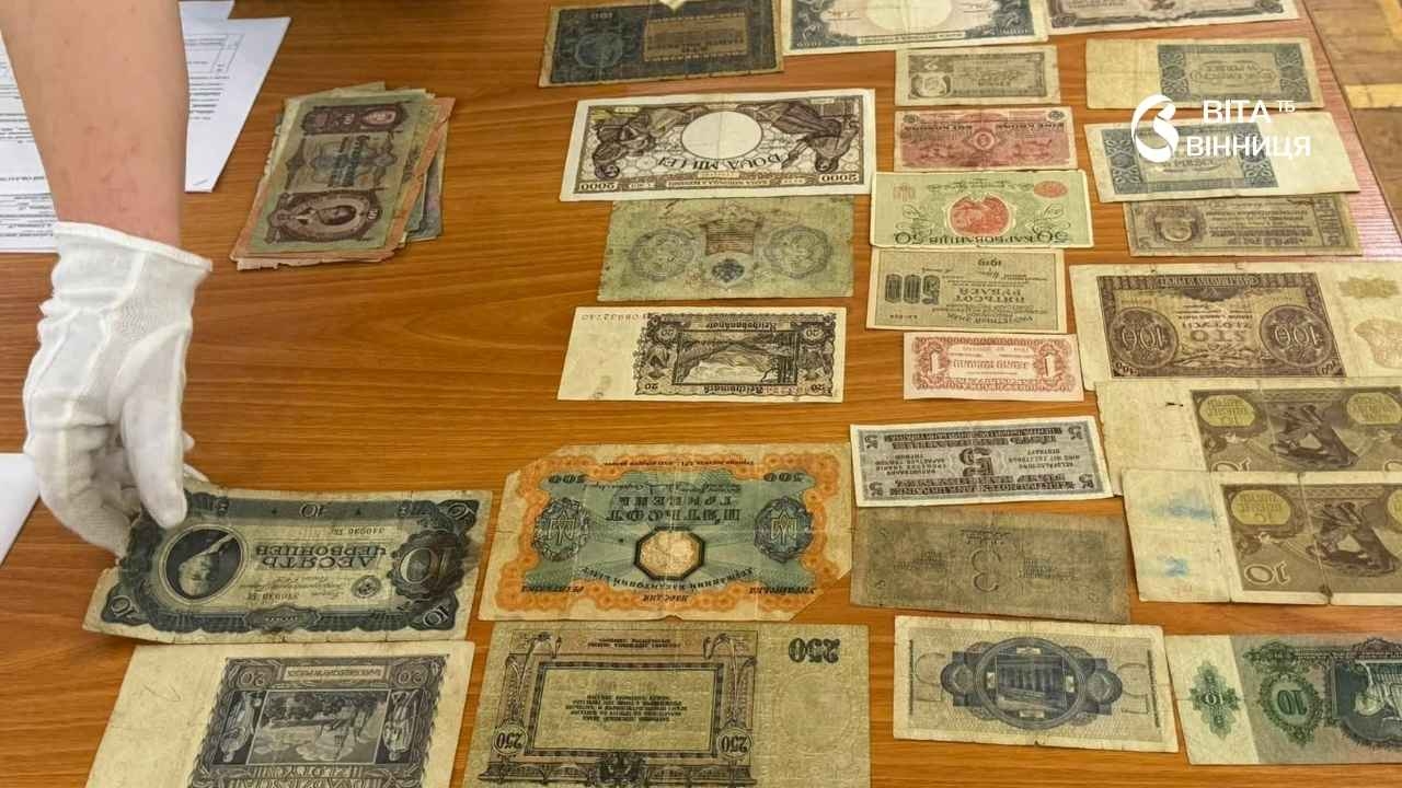 Картину, монети та колекцію боністики врятували від незаконного вивезення з Вінниччини