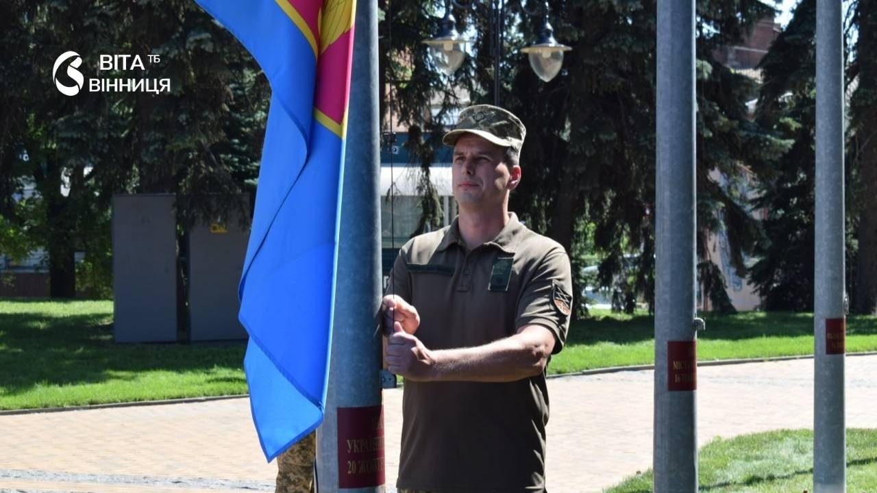Кавалери ордена «За мужність» підняли у Вінниці прапори на честь Повітряних Сил