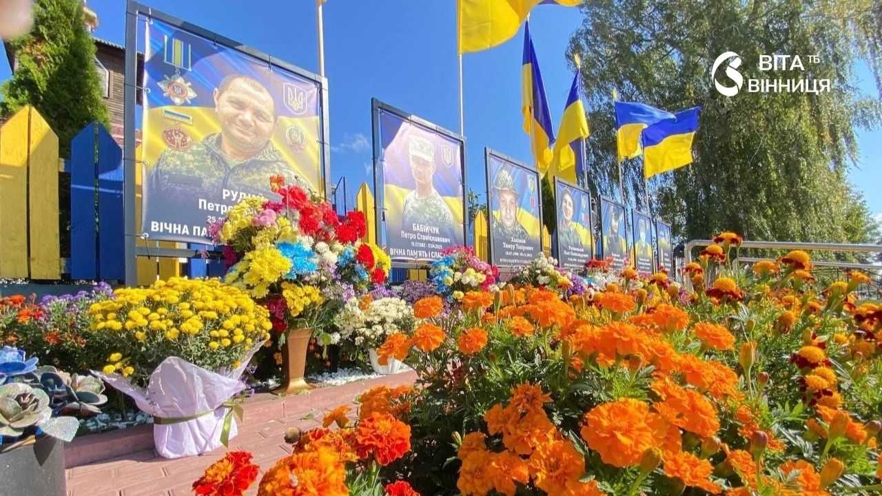 Кіномеханік, підприємець, воїн: на Калинівщині увічнили пам'ять прикордонника Петра Рудого