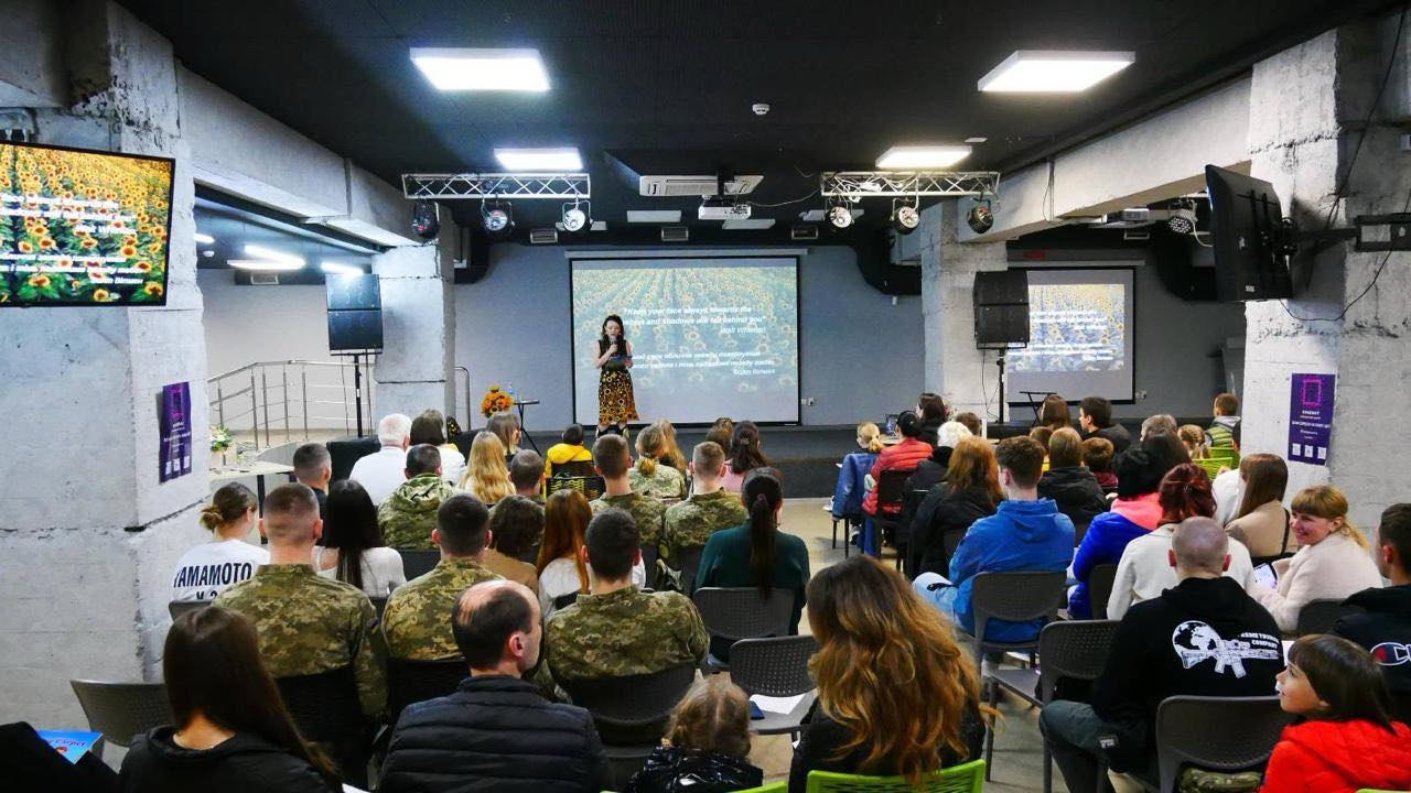 Книгу про медичну і психологічну допомогу для військових презентували у Вінниці