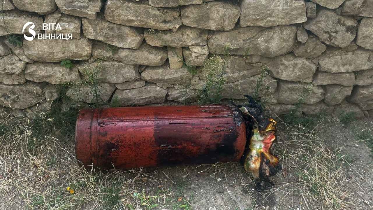 Ледь не стався вибух: у Ямполі рятувальники загасили пожежу з газовим балоном