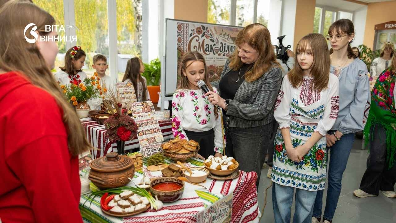 Мамалига зі смаженицею, бадзьоня й борщ із вишнями: вінницькі ліцеїсти потрапили до Книги рекордів України