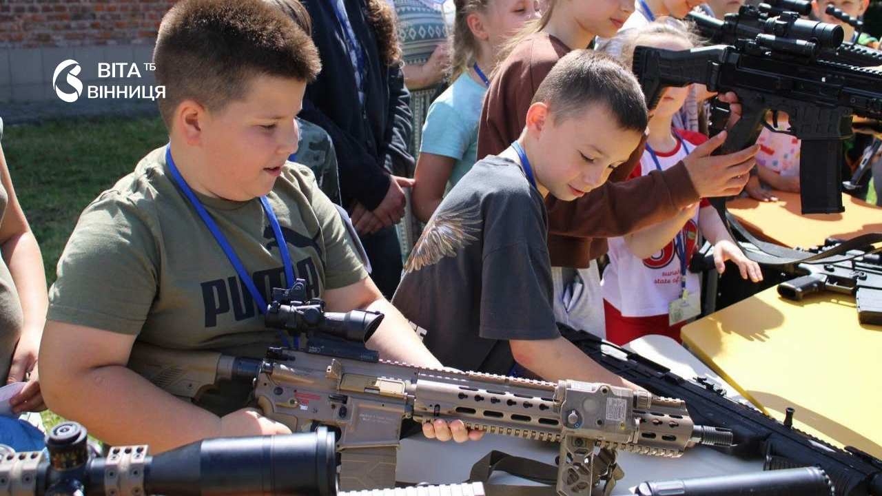 Military Day у Вінниці: діти вчились керувати дронами і надавати домедичну допомогу