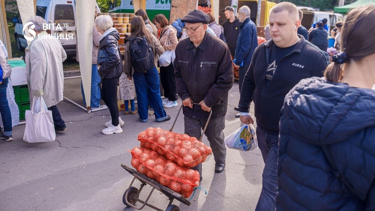 Молочку та рибу розкупили за пів дня: у Вінниці стартували осінні ярмарки
