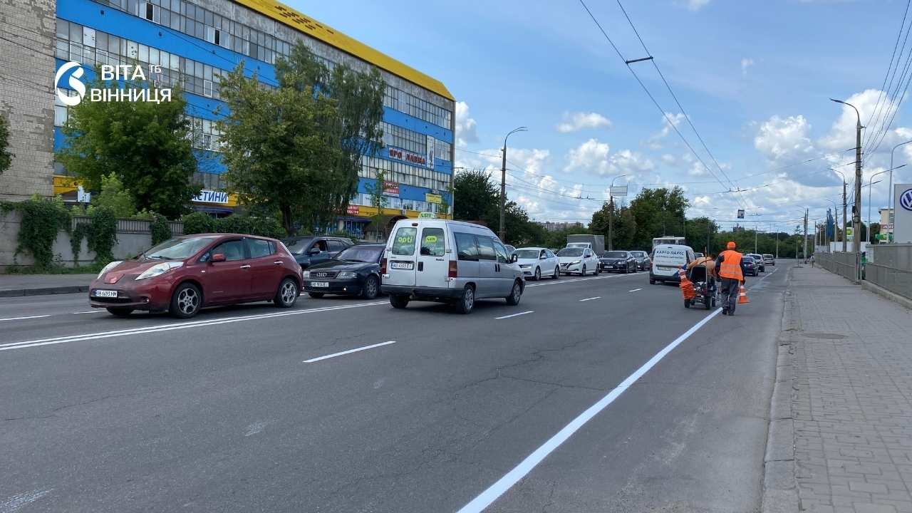 На Немирівському шосе у Вінниці оновили дорожню розмітку