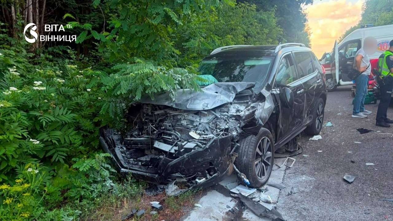 На об'їзній дорозі Вінниці зіткнулися три автомобілі