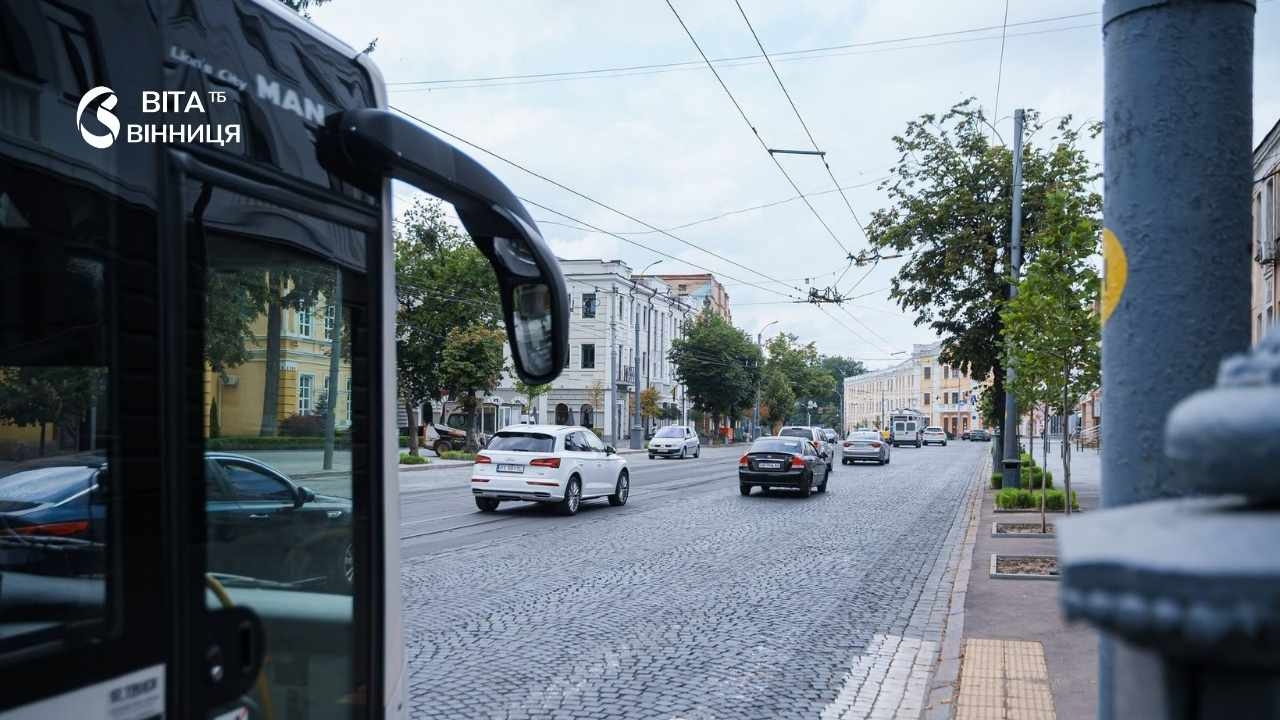 На центральній вулиці Вінниці вже відновлюють рух, але тролейбуси повернуться лише в неділю