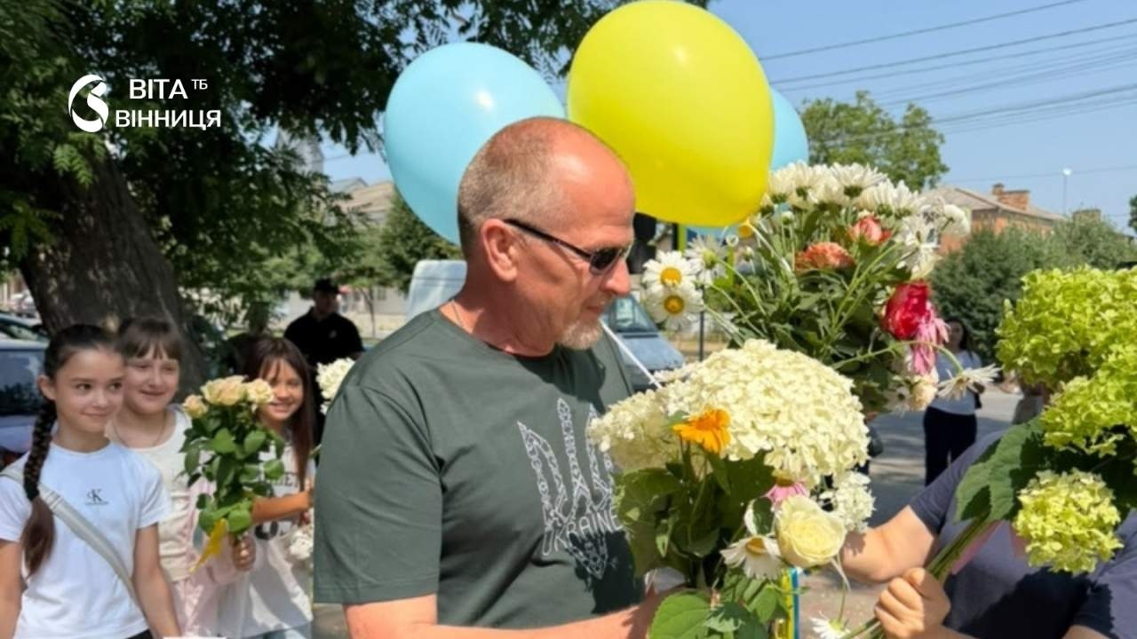 На Тульчинщині звільнений з полону медик власноруч зняв свій портрет з Алеї Надії