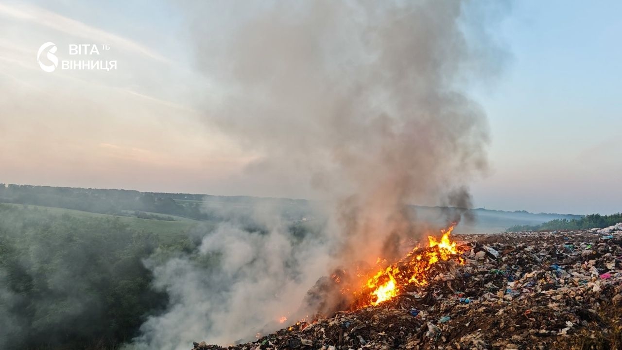 На Вінниччині горіли поля, прибудова у багатоповерхівці та навіть вантажівка на ходу