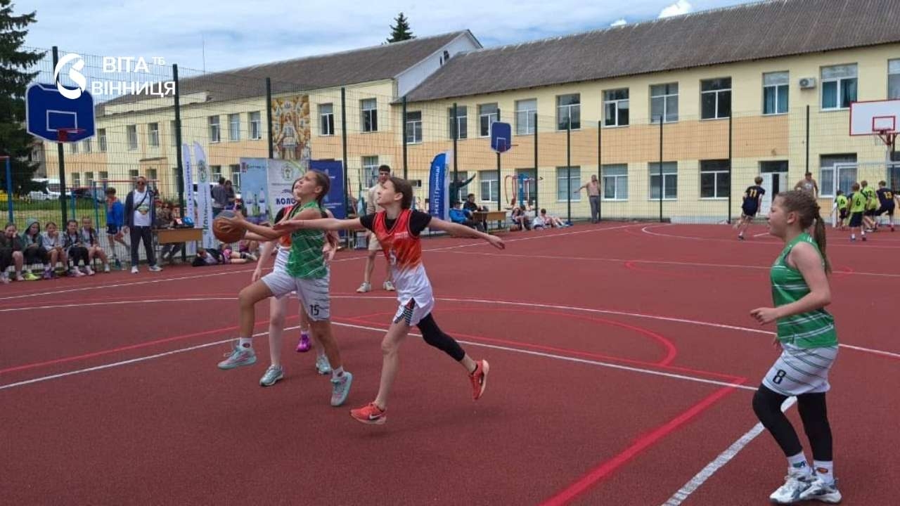 Наймолодші баскетболісти Вінниччини змагаються в Тиврові за нагороди чемпіонату «Колос»
